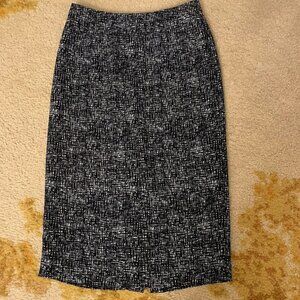 Who What Wear. Size 12. Pencil Skirt. Kick Pleat. Zip Closure. B60